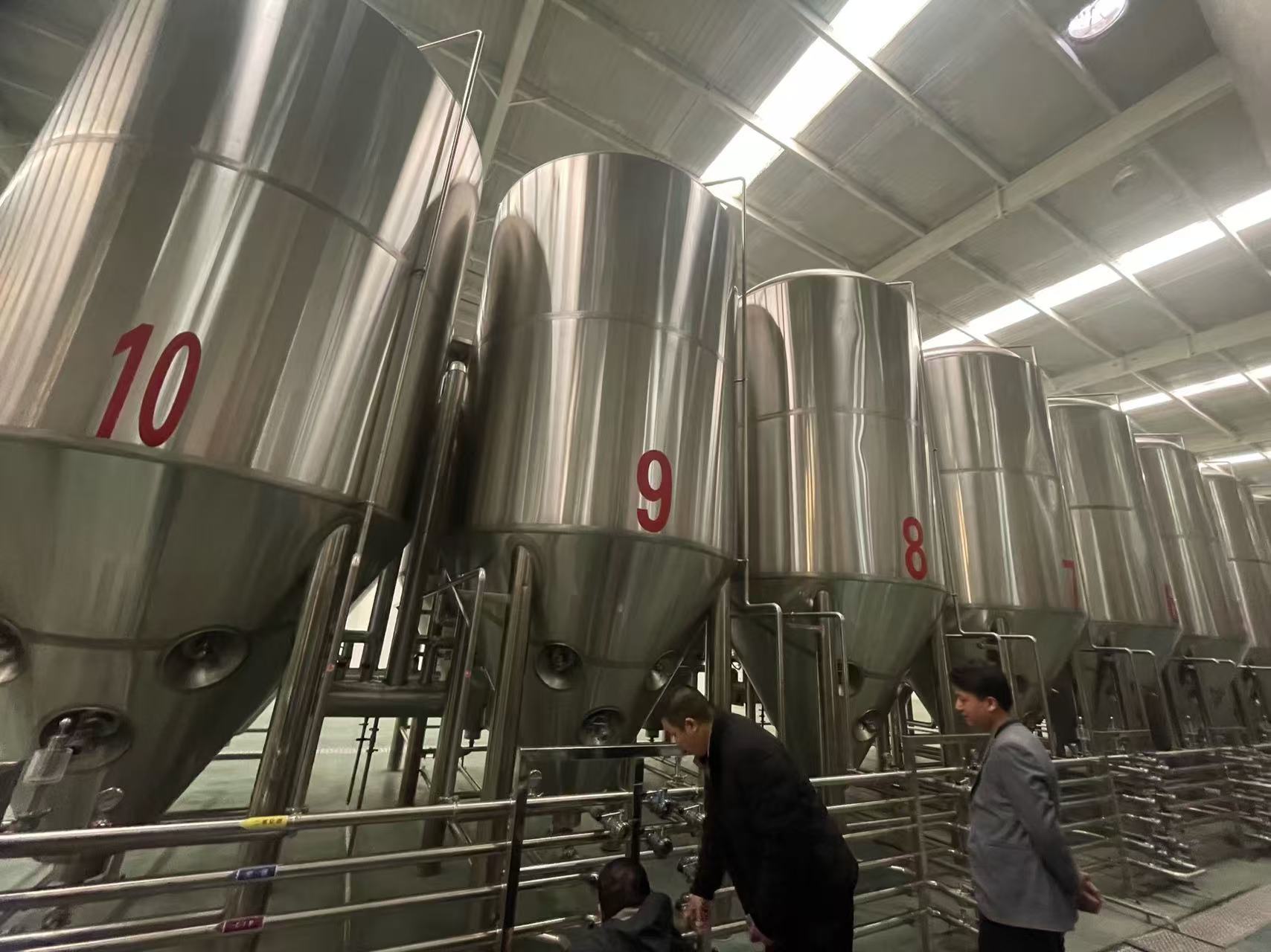 祥云精酿啤酒设备厂—平面布置、设备设计、制造、调试、培训等一条龙服务